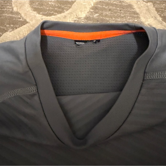 Nike Elite Gray and Orange Performance Shirt - Picture 8 of 12
